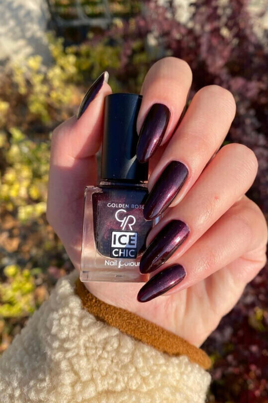 TIRNAKLARDAKİ ZERAFET İÇİN