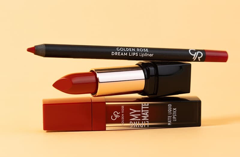 Kırmızı Elbise Makyajı İçin En İyi Renk Uyumu Nedir?