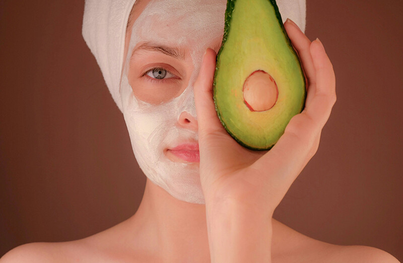 Yağlı ve Karma Ciltler İçin Kapsamlı Bakım Rehberi: Parlamayı Kontrol Altına Alın