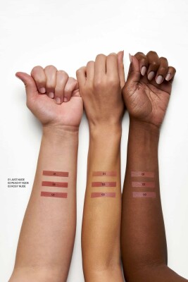Golden Rose Nude Look Velvety Matte Lipcolor 03 Rosy Nude - 3
